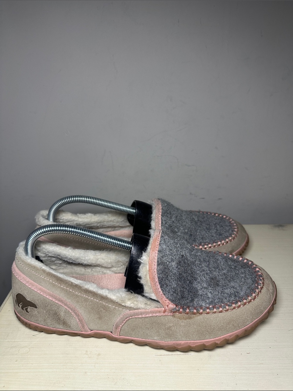 Sorel Tremblant II Cozy Grey & Pink Shearling Moccasin faux fur Slippers